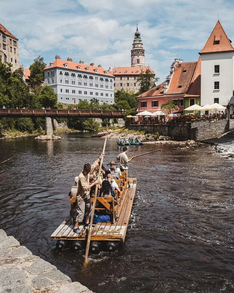 Vánoce, to jsou zážitky z jižních Čech. Darujte procházku s alpakou, jízdu traktorem nebo lední jachting na Lipně