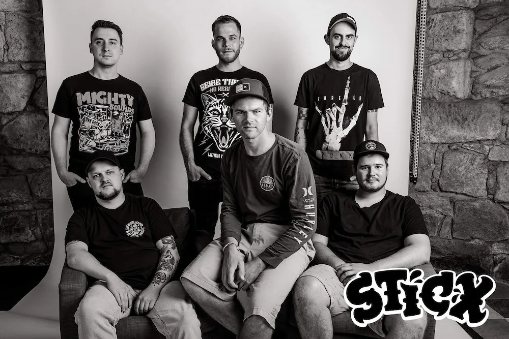 Jedinečný rockový festival Dead End hlásí již svůj 13. ročník. Přímo v centru Budějovic se představí na dvě desítky kapel
