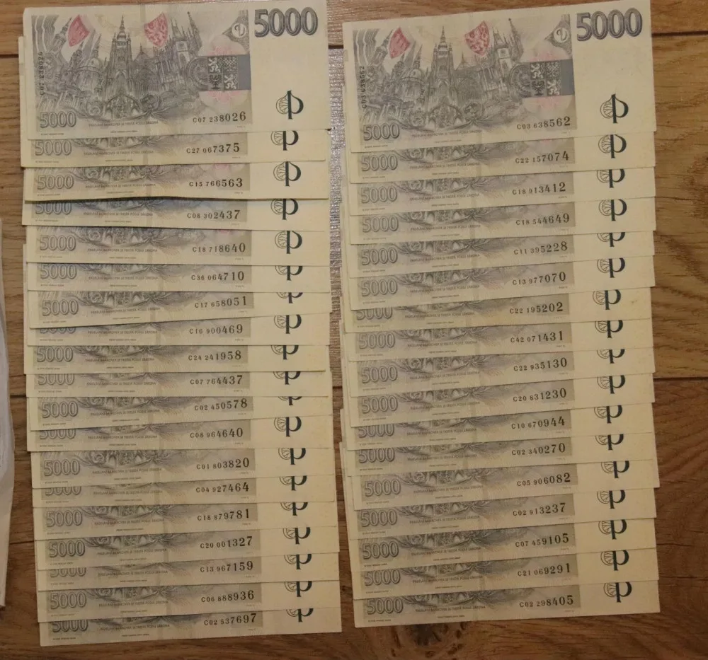 Policie zadržela skupinu, která v Česku nedanila zisky z taxislužeb. Stát připravila o 121 milionů