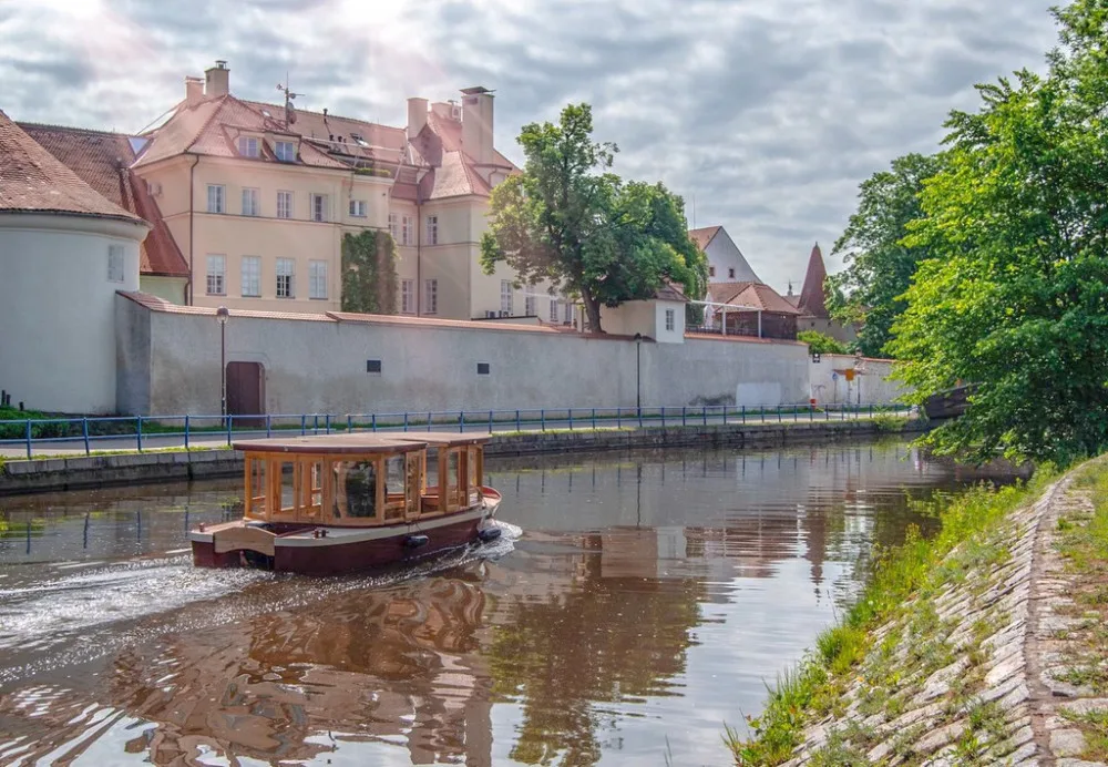 Zájem o plavbu na Budějovicku opět roste. Komorami na Vltavě proplulo více lodí než v loňském roce