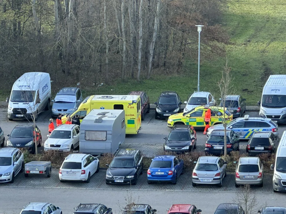 V karavanu v Budějcích našli mrtvou ženu. Případ vyšetřuje policie