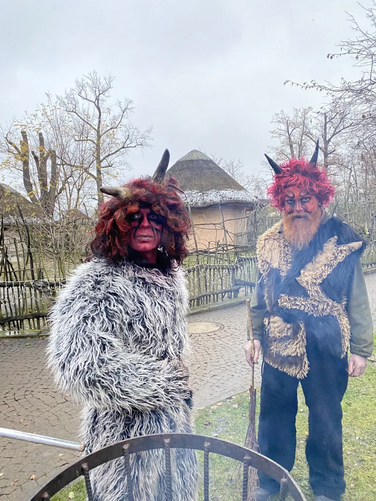 V zoo Hluboká se otevřou pekelné brány, načerpáte atmosféru vánočně nasvícené zoo a užijete si i Štědrý den