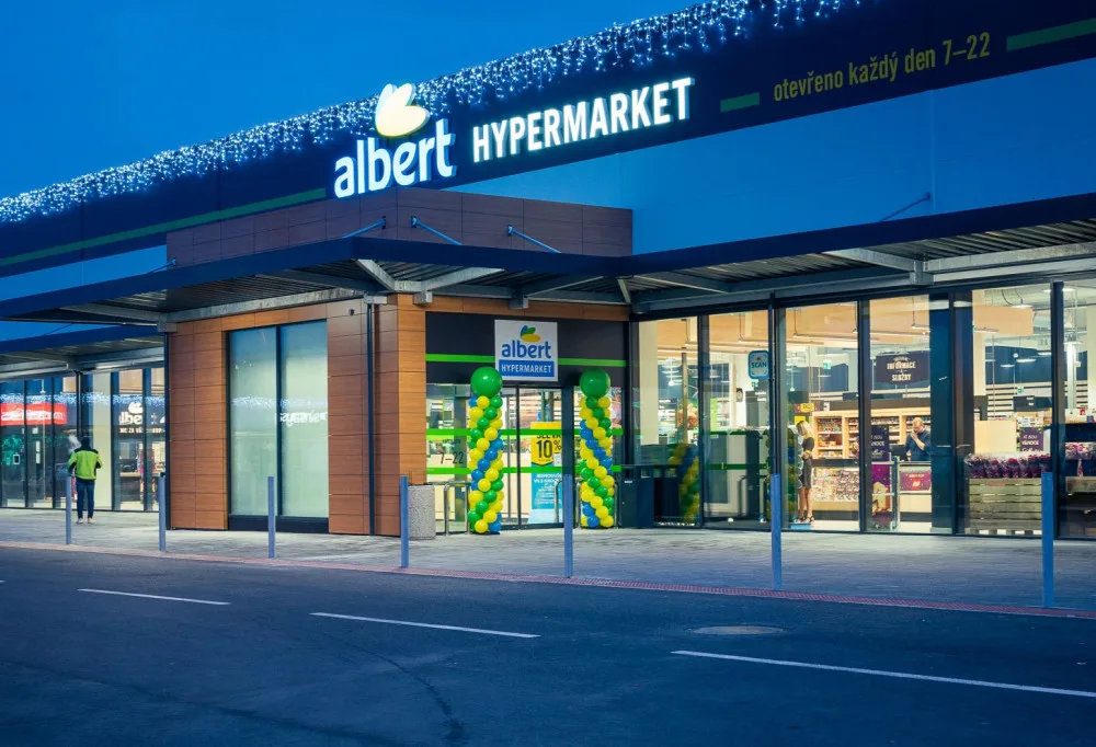 Nový hypermarket je součástí OC Hvězdárna.
