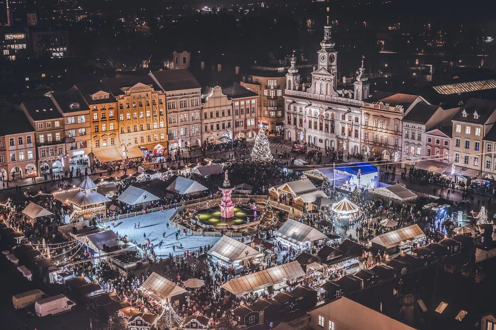 KULTURNÍ TIPY: Vyražte na řemeslný jarmark nebo na poslední letošní premiéru Divadla Continuo