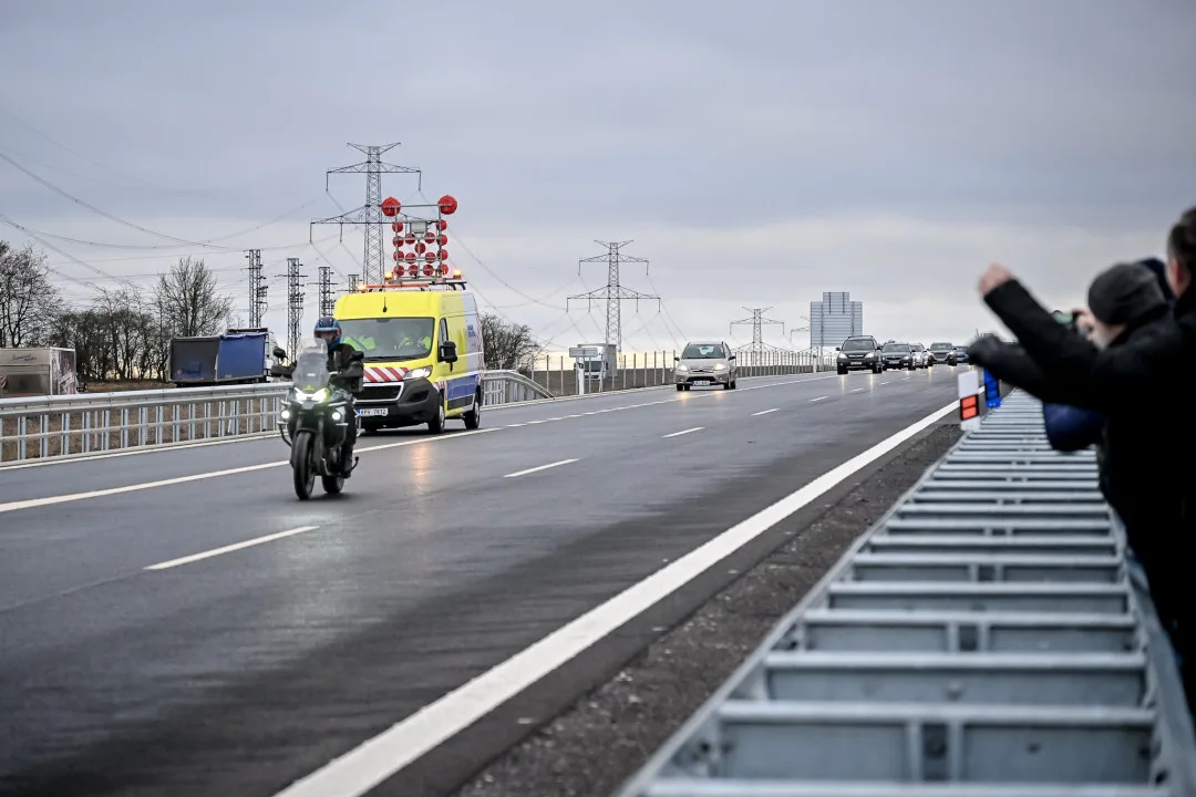 Řidičům ode dneška slouží nový úsek dálnice D4 mezi Příbramí a Pískem