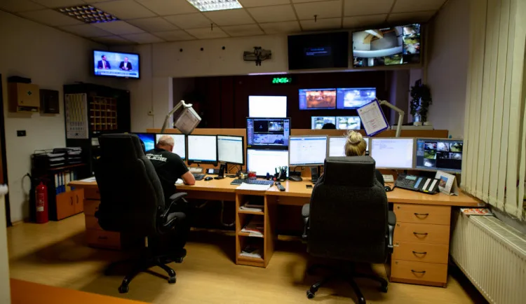 Nebezpečné bobří laguny, sebevražedné slepice nebo drama na koncertě Babouků. Přečtěte si policejní perličky roku 2024