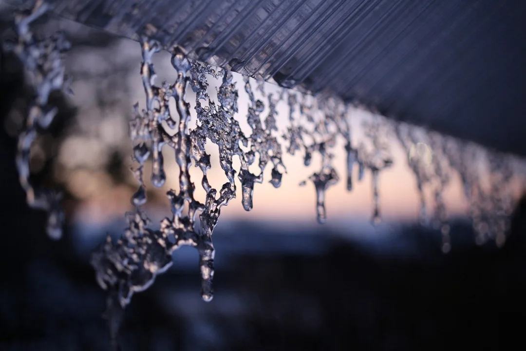 Na řadě míst se má v neděli tvořit ledovka, varovali meteorologové