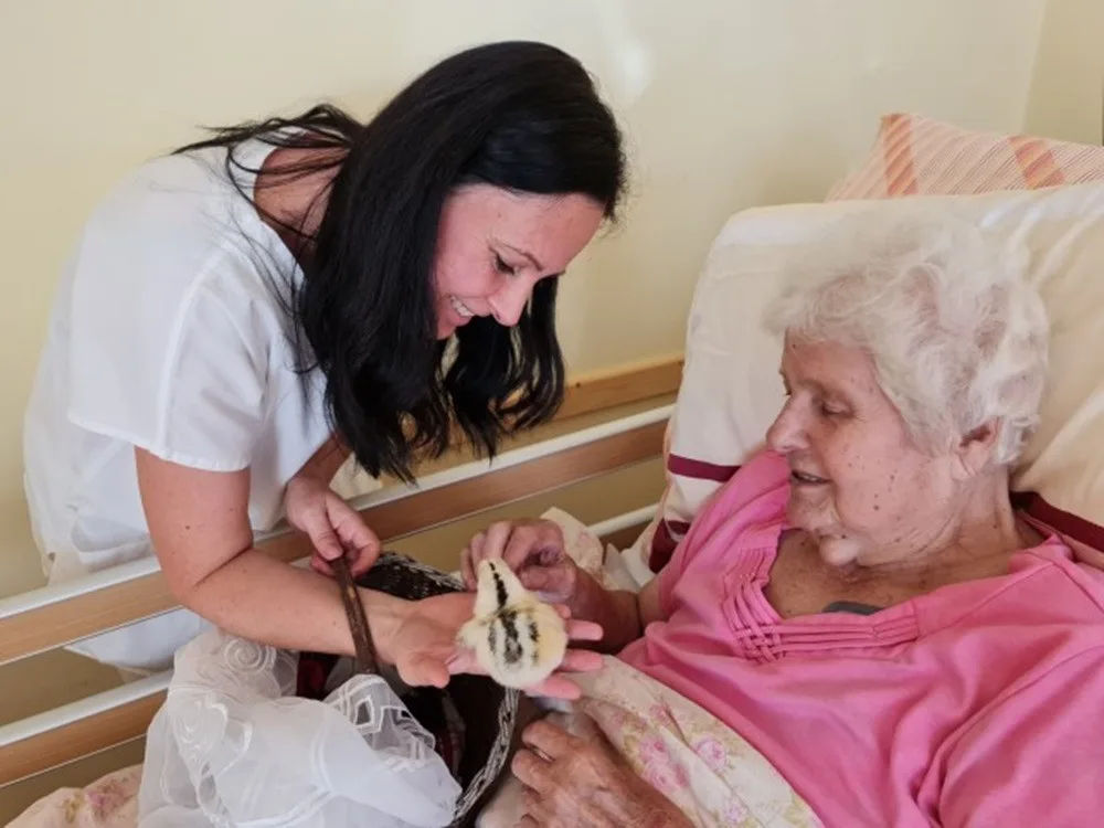 Věnovala se nemocným seniorům, teď sama potřebuje pomoc. Eva bojuje s agresivním nádorem na mozku