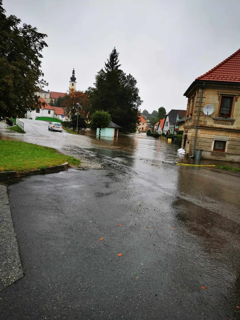 V Benešově nad Černou stále odstraňují následky zářijových povodní.