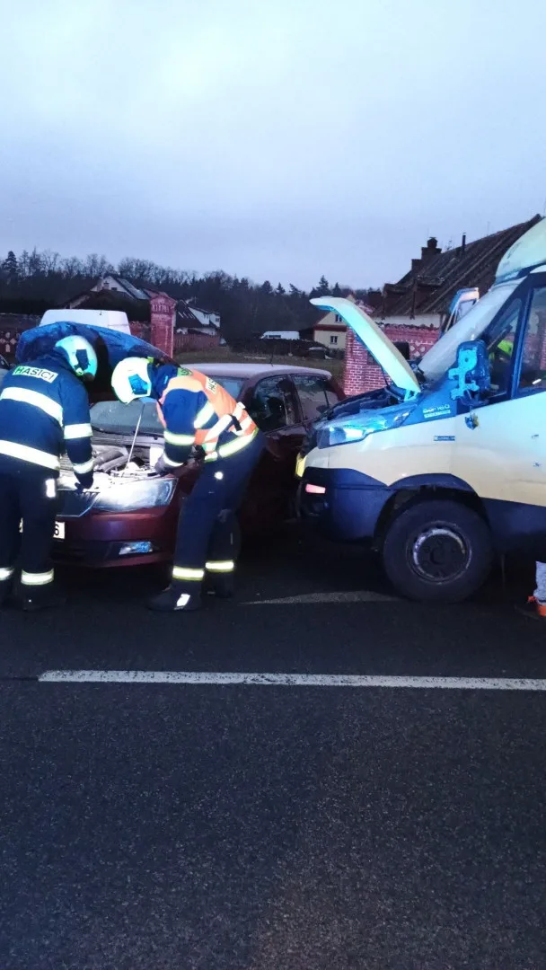 Dopravní nehoda čtyř aut uzavřela Štěpánovice, policie odklání dopravu
