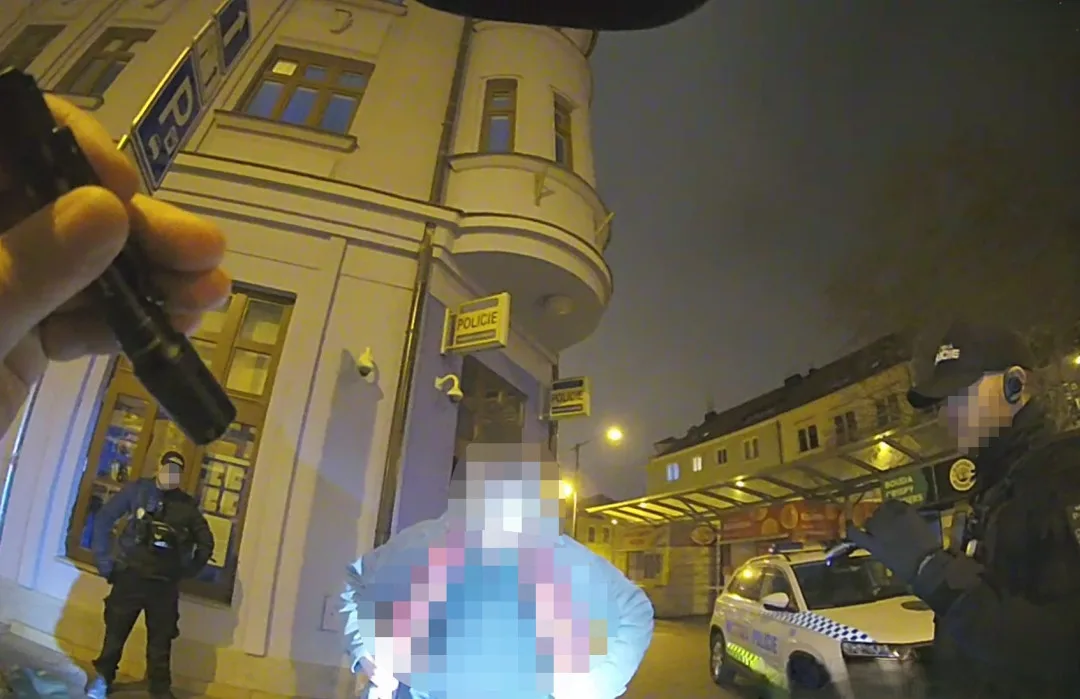 Hledaný muž se rok vydával za svého kamaráda. Odhalili ho českobudějovičtí strážníci