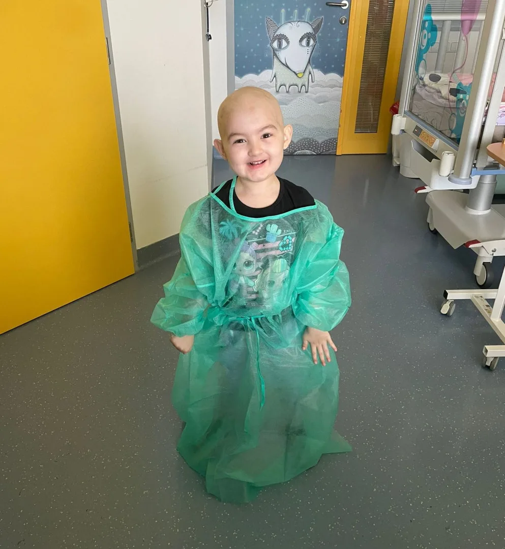 Z obyčejné bolesti zad se u pětileté holčičky vyklubalo onkologické onemocnění. Musela podstoupit transplantaci kostní dřeně