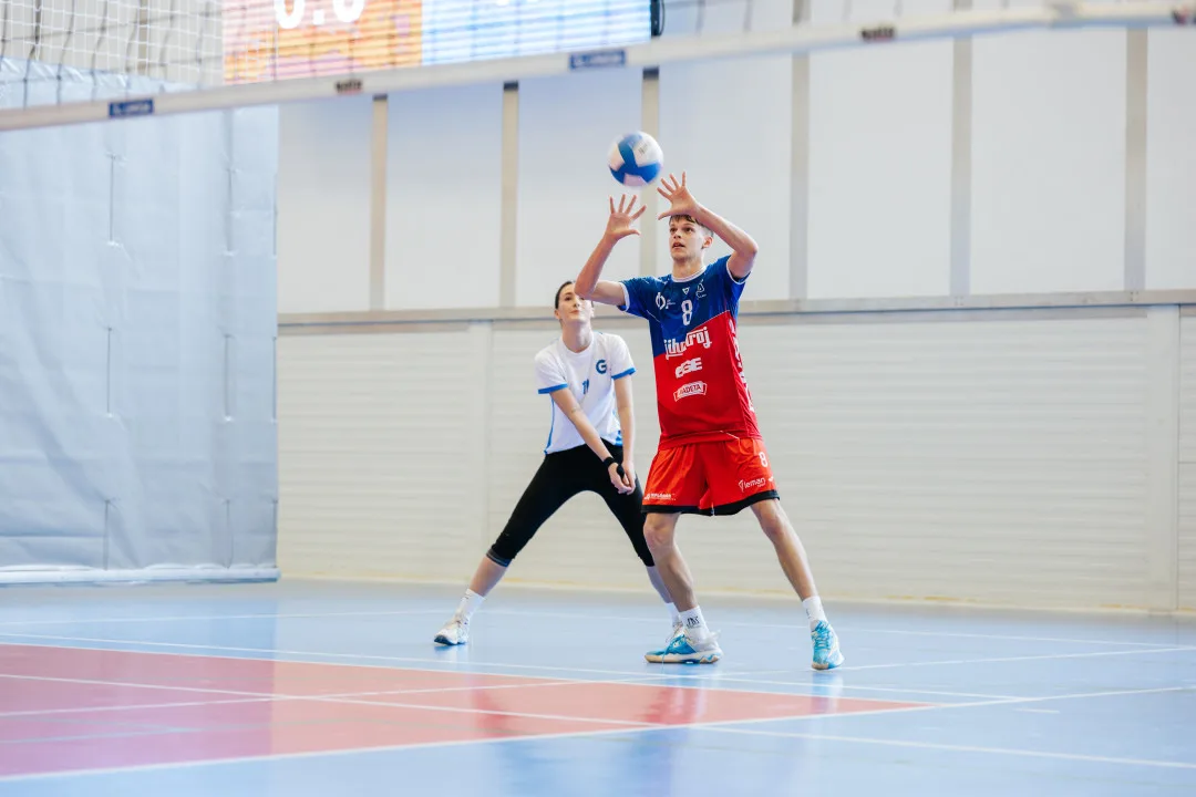Trenéři Jihostroje budou vyučovat volejbal na budějckém gymplu.