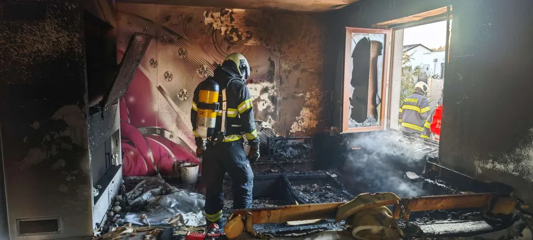 Na Nový rok jim dům zničil požár. Obec pro rodinu uspořádala sbírku