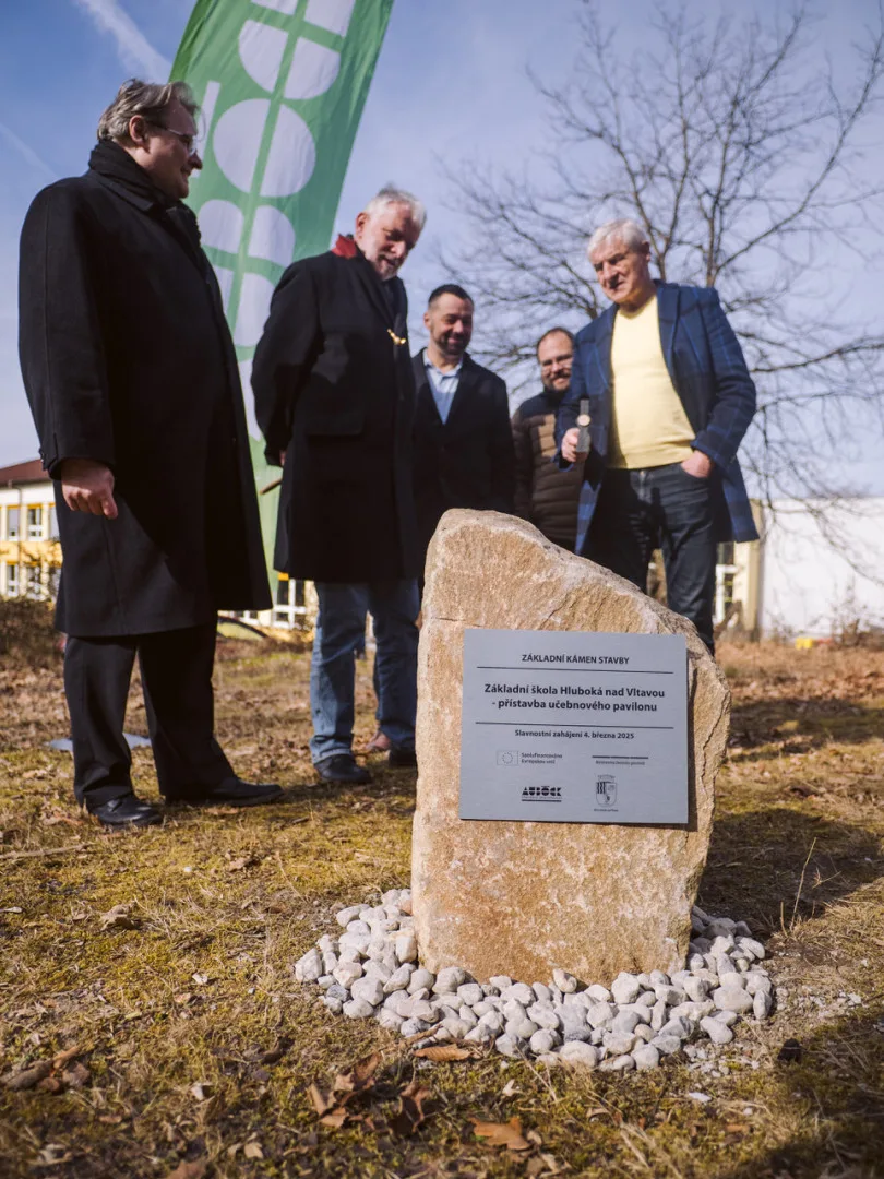 V Hluboké nad Vltavou postaví nový pavilon školy. Kapacitu navýší až o 250 dětí
