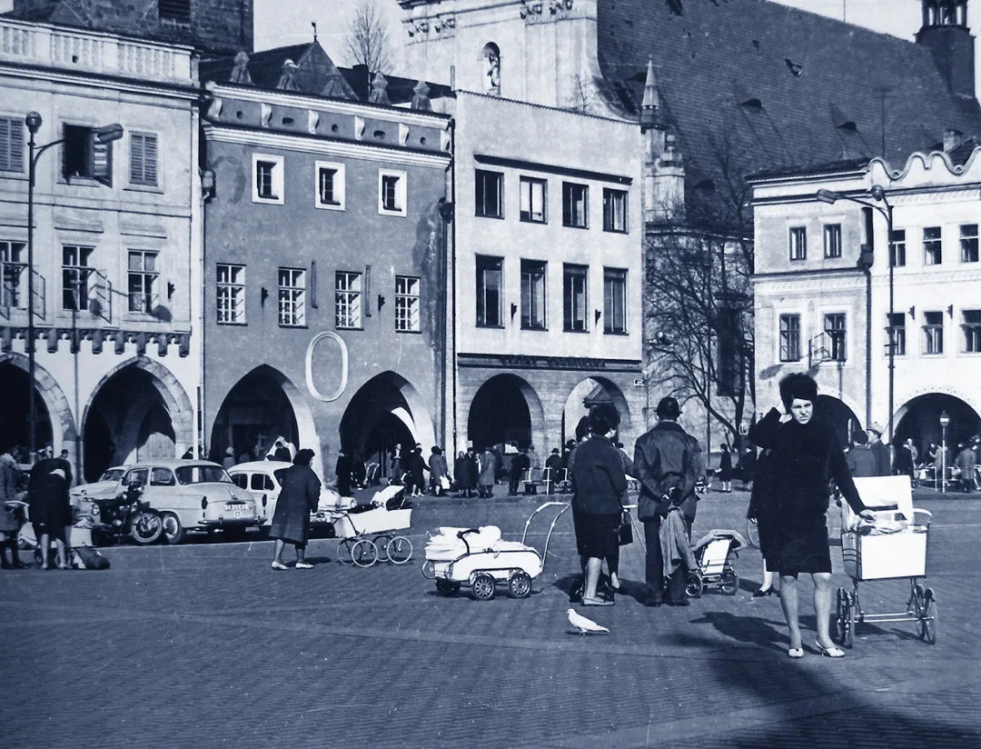 DRBNA HISTORIČKA: V 60. letech bylo náměstí oblíbeným místem pro rodinné procházky s kočárkem