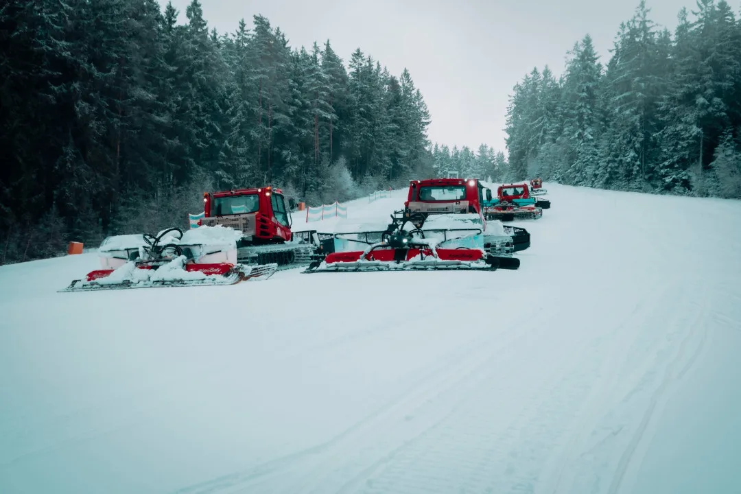 Skiareály Lipno a Zadov plánují provoz i příští týden, menší areály končí sezonu