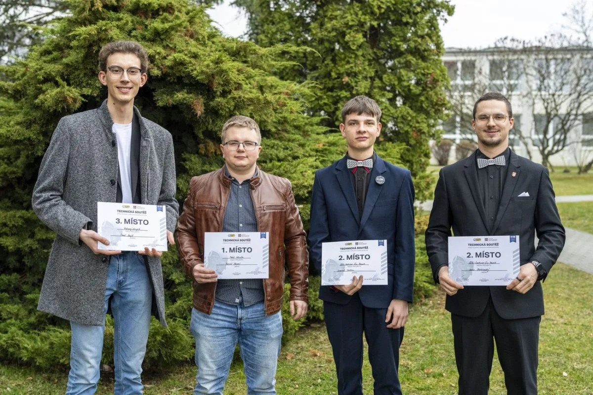 Mladí technici se utkali na půdě VŠTE: Technická soutěž přilákala talenty z Čech i Slovenska
