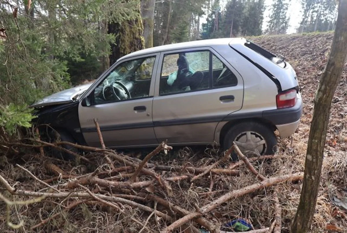Policie hledá dva muže, kteří pomáhali u dopravní nehody na Táborsku