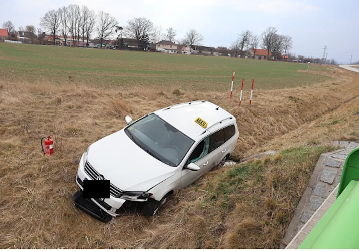 Neváhali pomoct člověku v tísni, o uznání zásluh však nestáli. Policie hledá dva zachránce, kteří pomohli zraněnému taxikáři