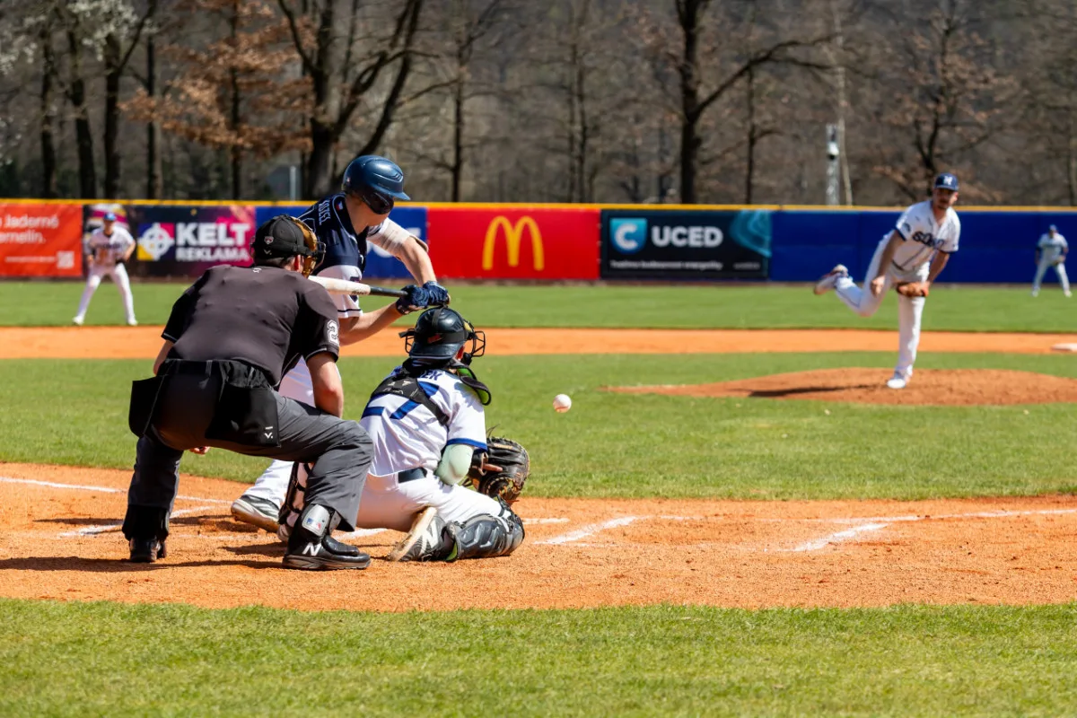 Kouzlo večerního baseballu a pomoc malému bojovníkovi: Hluboká vyzve vicemistry z Brna