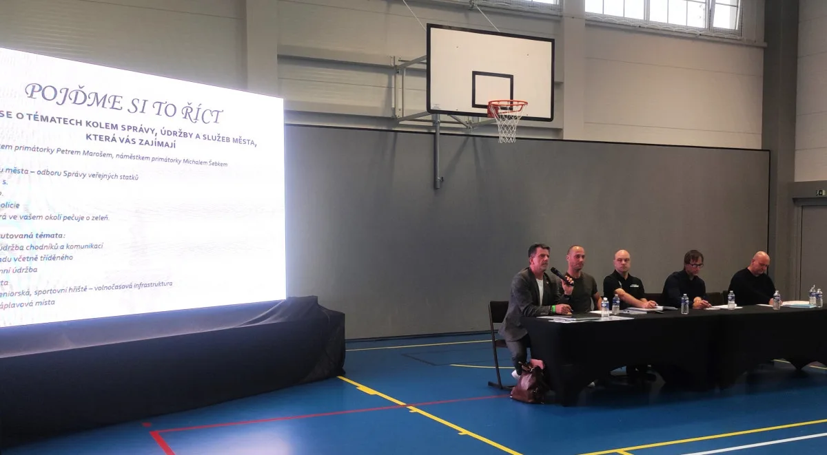 Debata s občany přinesla ostrá slova i přísliby změn