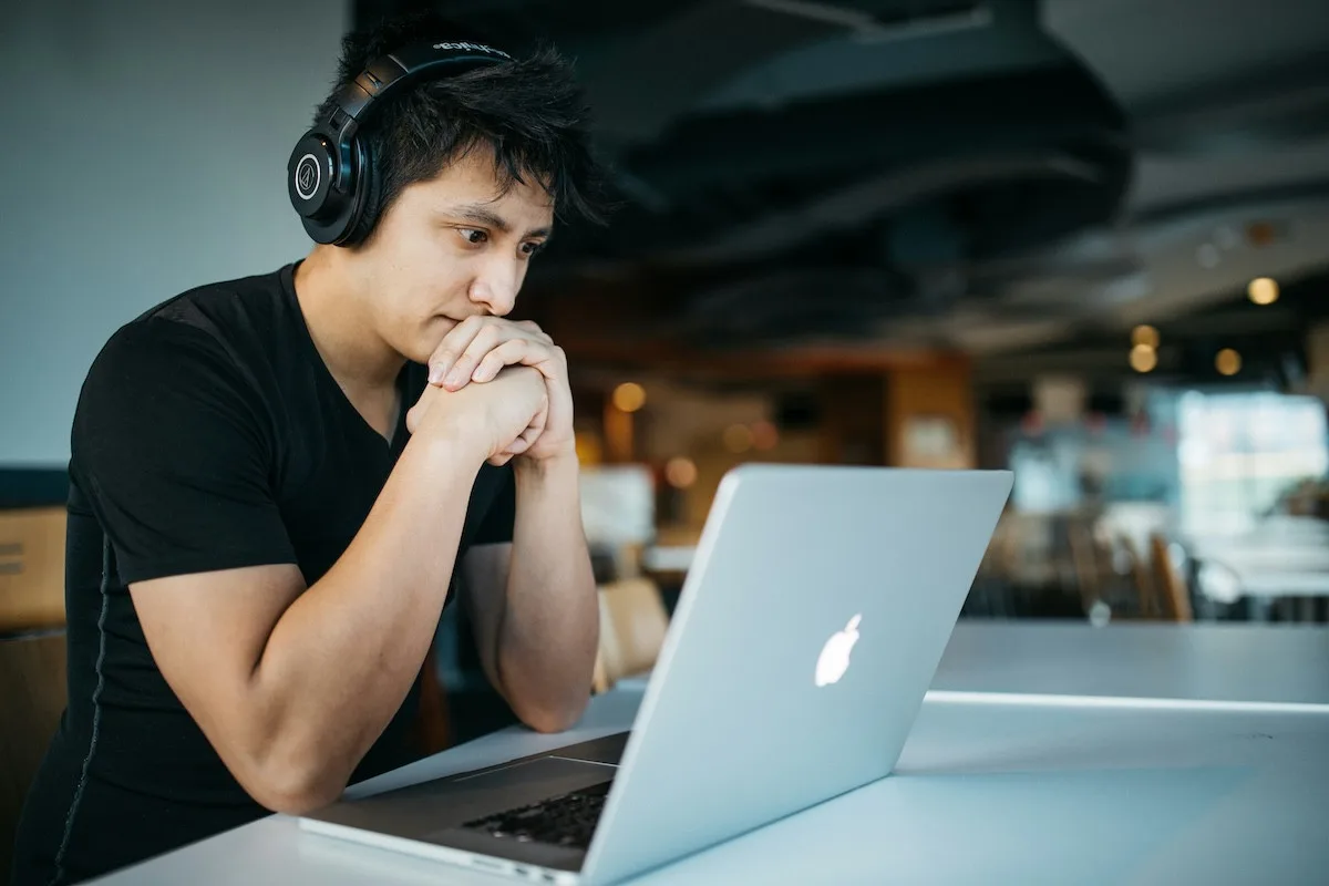 Dali jste výpověď, nebo vás propustili? Co teď a jak dát do pořádku životopis, než začnete hledat dál