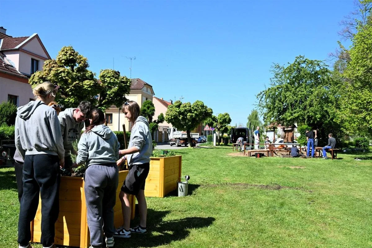 Žáci čtyř středních píseckých škol vybudovali vlastní studentský park