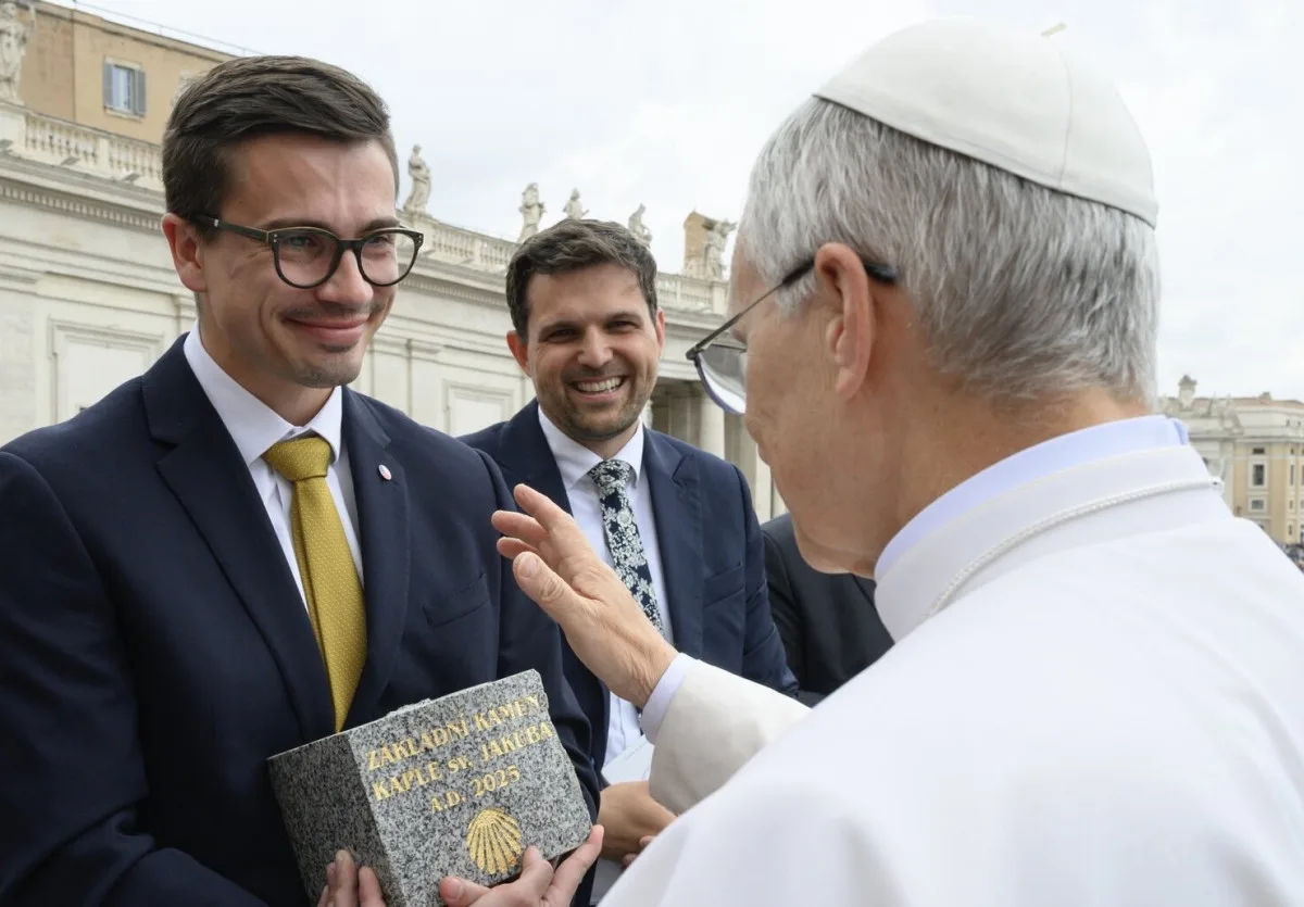 Papež požehnal základní kámen kaple v Zubčicích. Stavba začne v létě