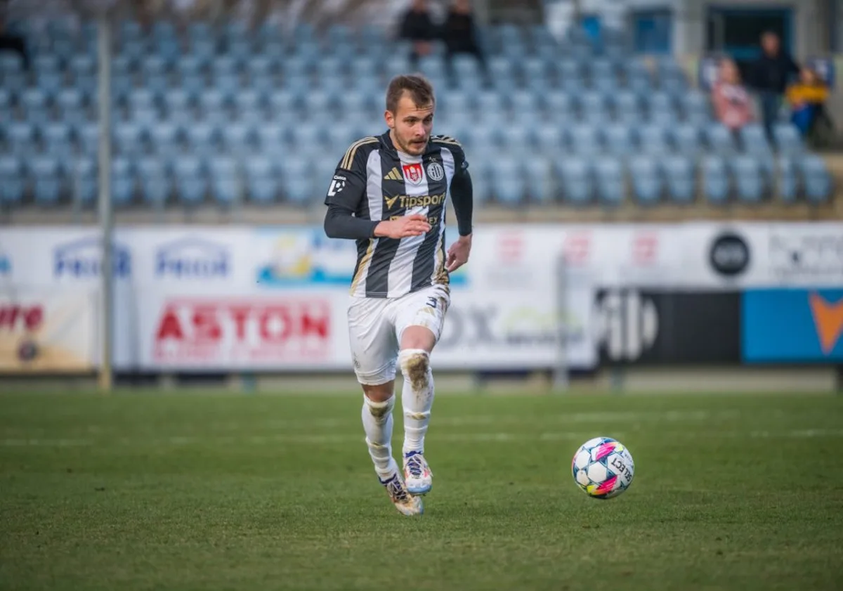 Talentovaný bek Hodouš končí v Dynamu. Sparta ho stáhla zpět a posílá do Liberce
