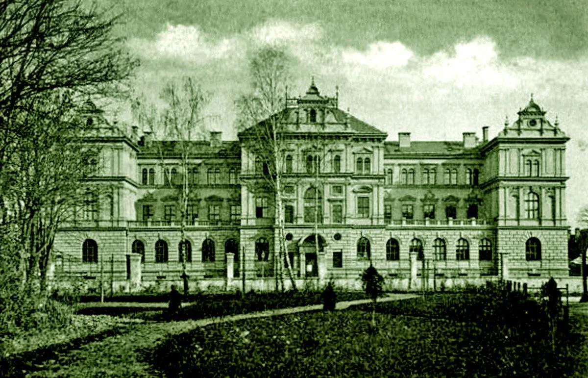 DRBNA HISTORIČKA: Muzeum stálo původně v sevření kasáren, zepředu ho nešlo ani vyfotit