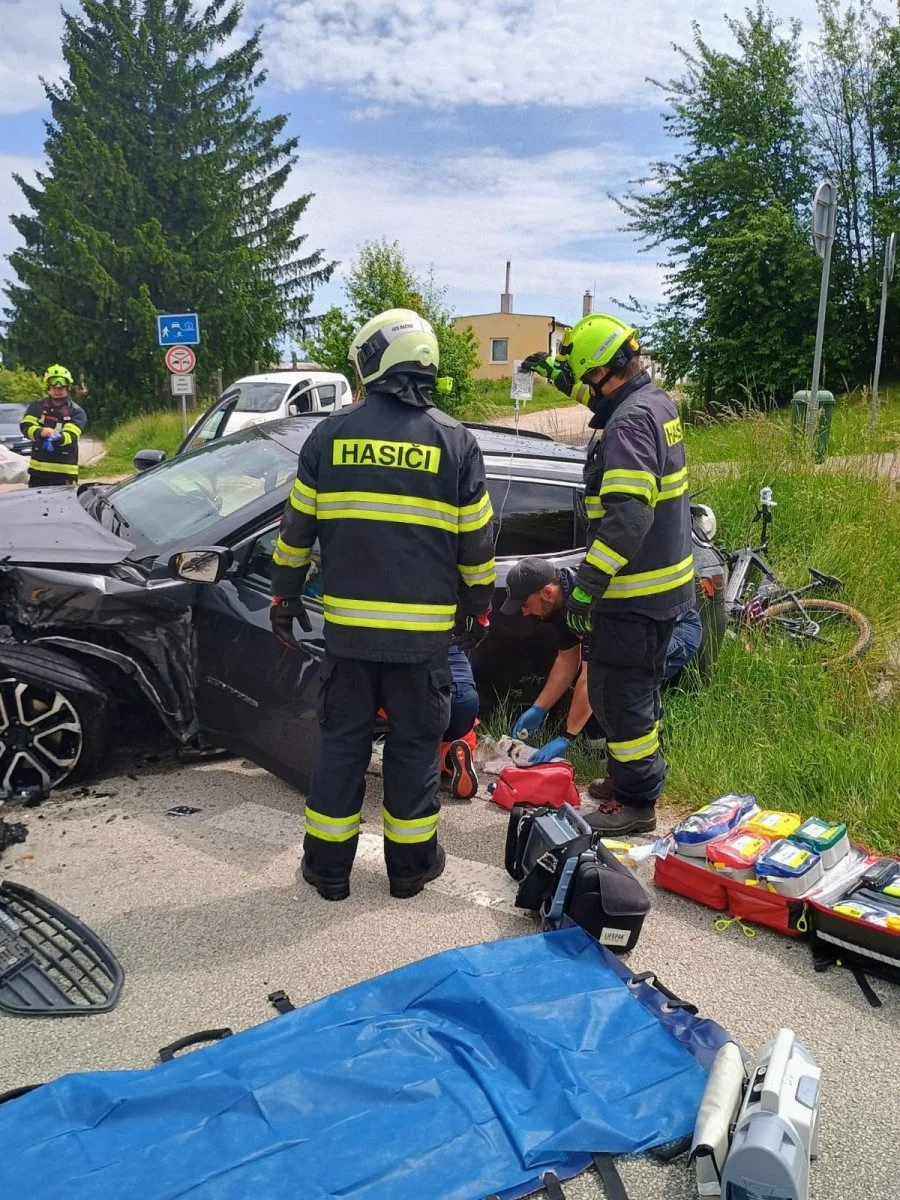 Při dopravní nehodě v Dačicích se zranili tři lidé