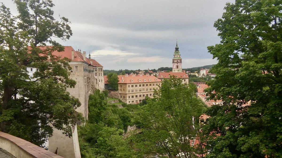 Ubytovaní hosté v Českém Krumlově nebudou smět vjíždět do pěší zóny v centru