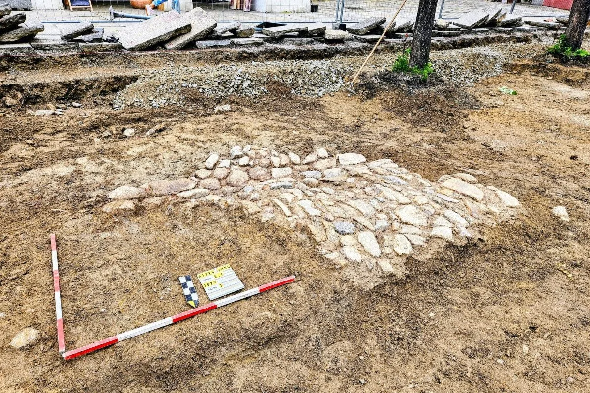 Archeologický nález přerušil opravy Jungmannovy ulice v Písku