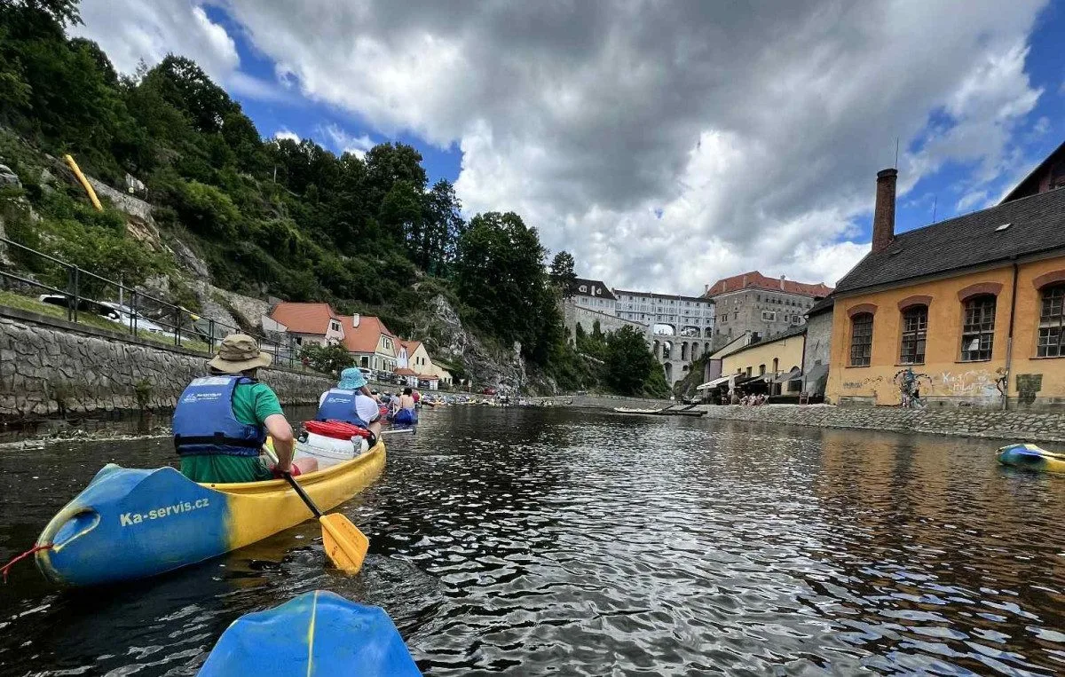 Přeplněná Vltava? Jezdím každoročně, víc lidí než obvykle není, říká vodák Tomáš
