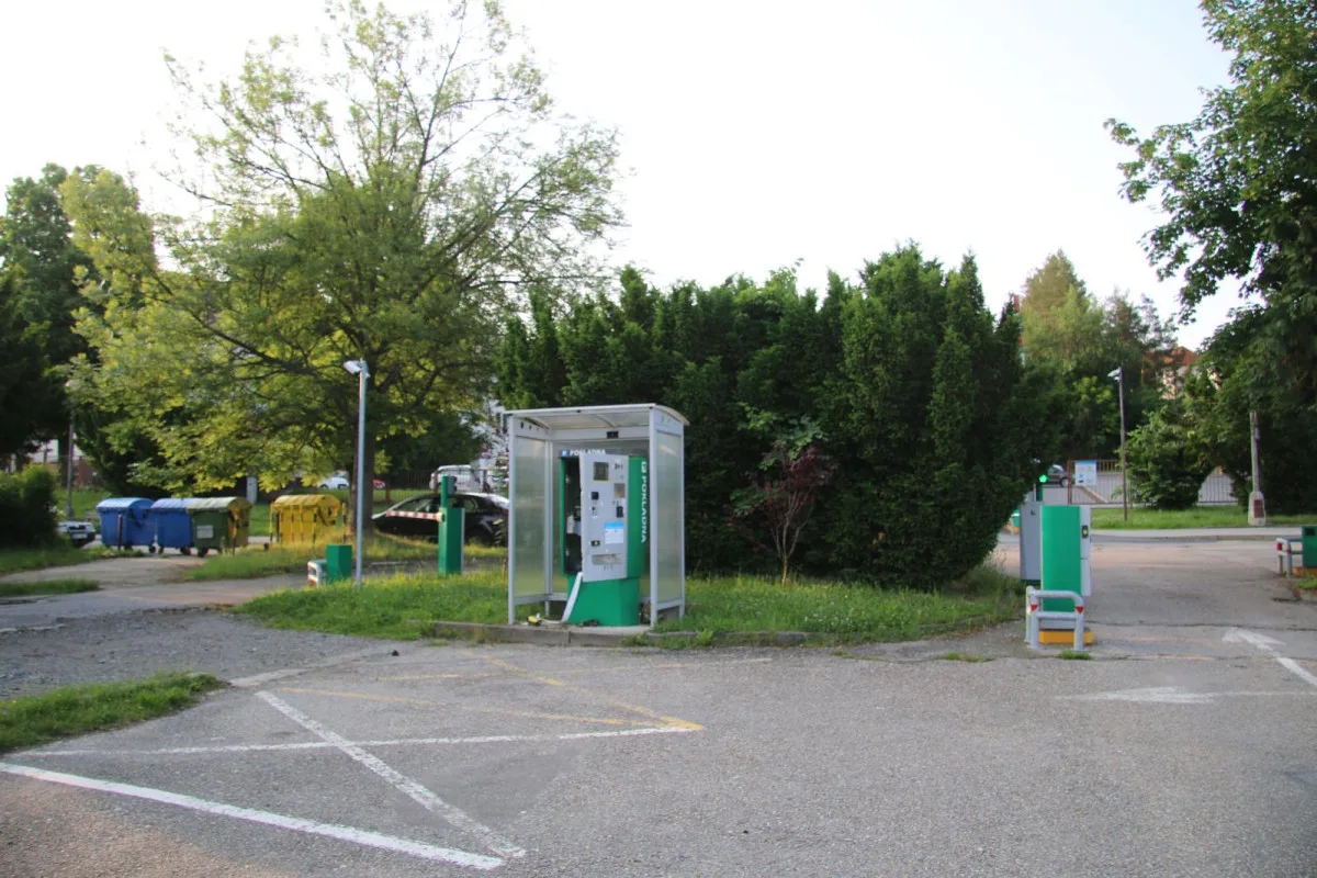 Vloupal se do parkovacího automatu. Škoda přesahuje 300 tisíc