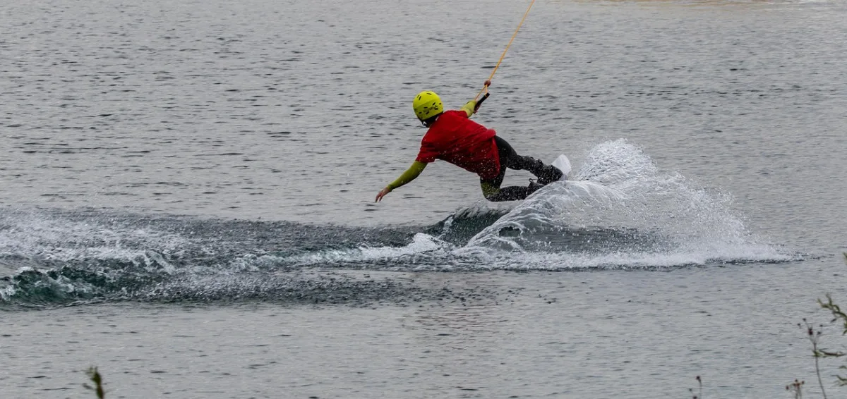 Na Jordánu bude Wake park, bude nabízet jízdu na wakeboardu a vodních lyžích