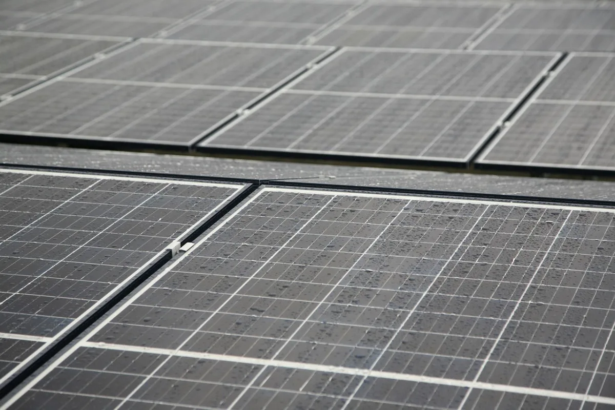 Tábor osadí na střechách 12 objektů fotovoltaické elektrárny za 30 milionů korun