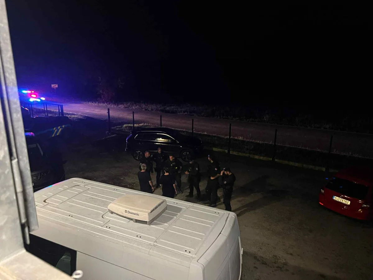 Policie evakuovala televizi Šlágr, anonym nahlásil bombu v přímém přenosu
