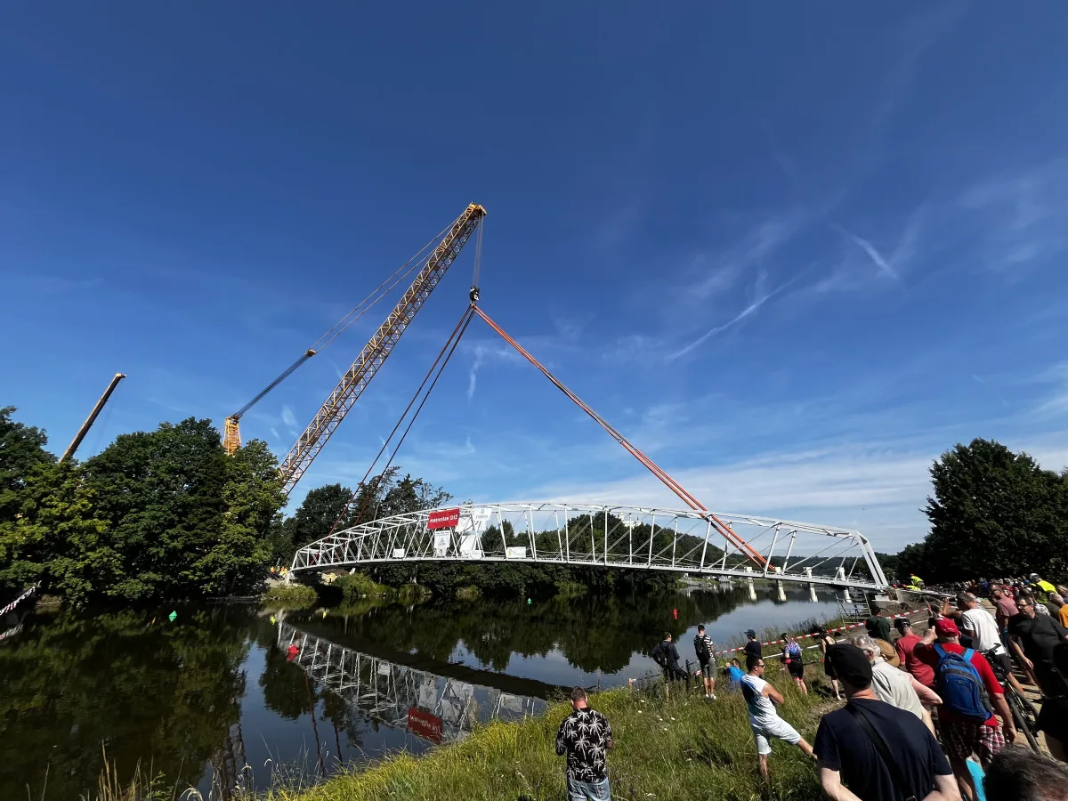 Hluboká nad Vltavou má novou lávku přes Vltavu