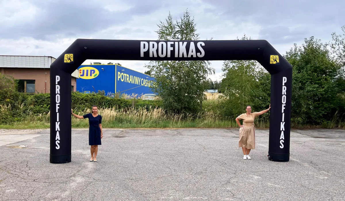 Nafukovací reklamní brány.