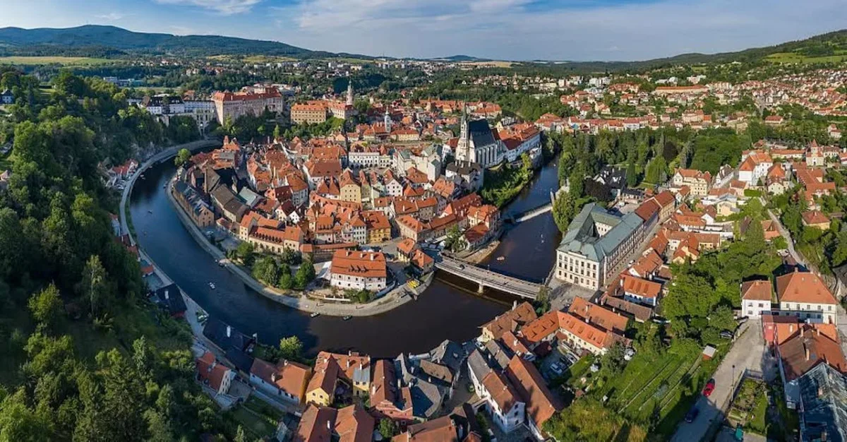 KrumBusík promění dopravu v Krumlově. Mikrobus si lidé objednají přes aplikaci