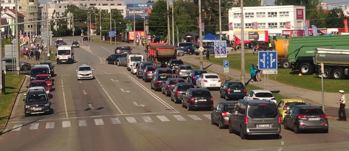 Živitelka ochromila městskou dopravu, průjezd kolem výstaviště zabere i 40 minut