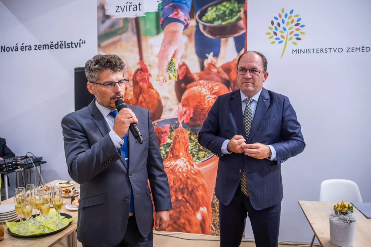 Jihočeská univerzita patří mezi klíčové zemědělské vysoké školy v Česku, řekl ministr zemědělství