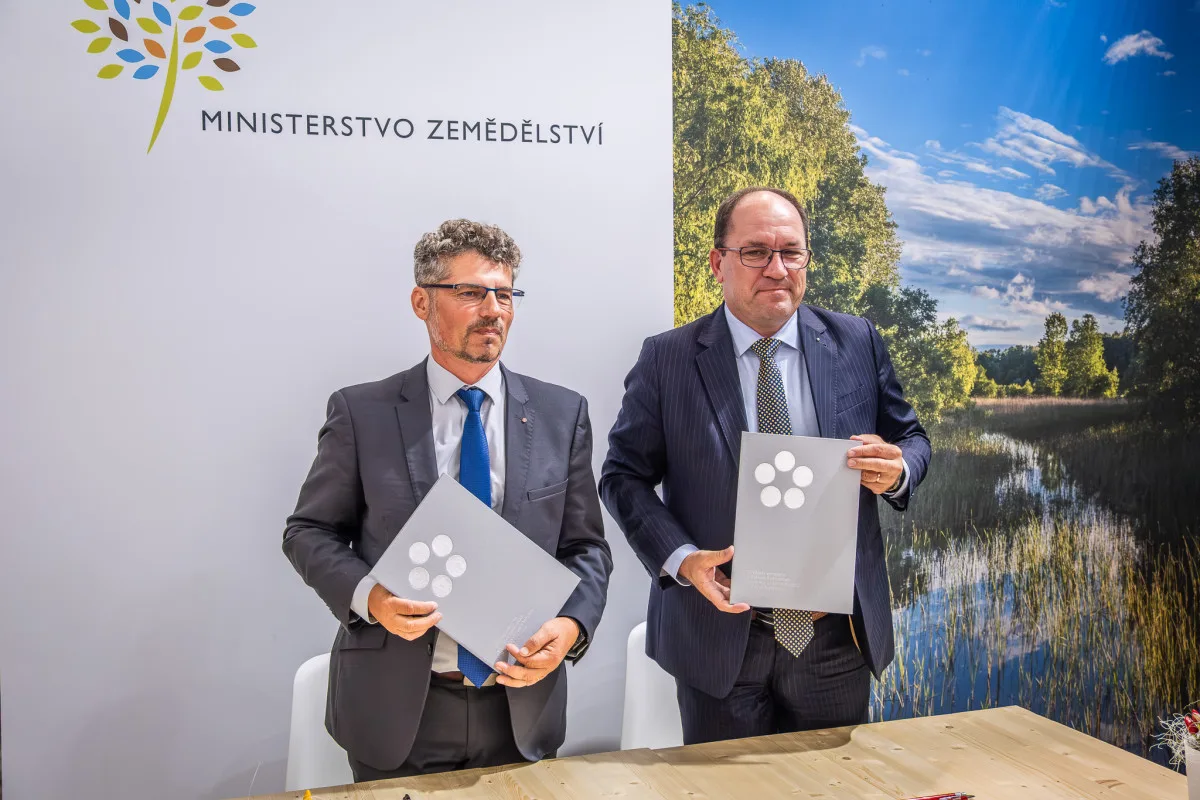 Jihočeská univerzita patří mezi klíčové zemědělské vysoké školy v Česku, řekl ministr zemědělství
