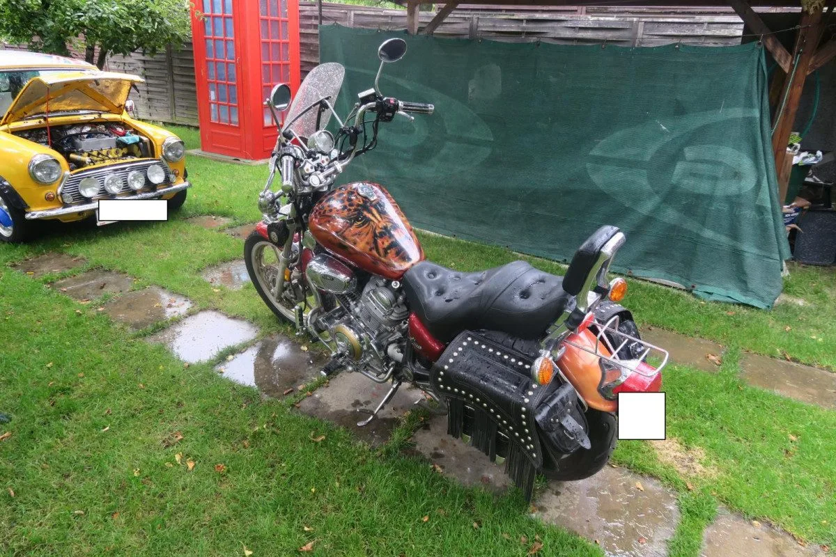 Policie šetří nehodu motorkáře a osobního auta. Hledá svědky