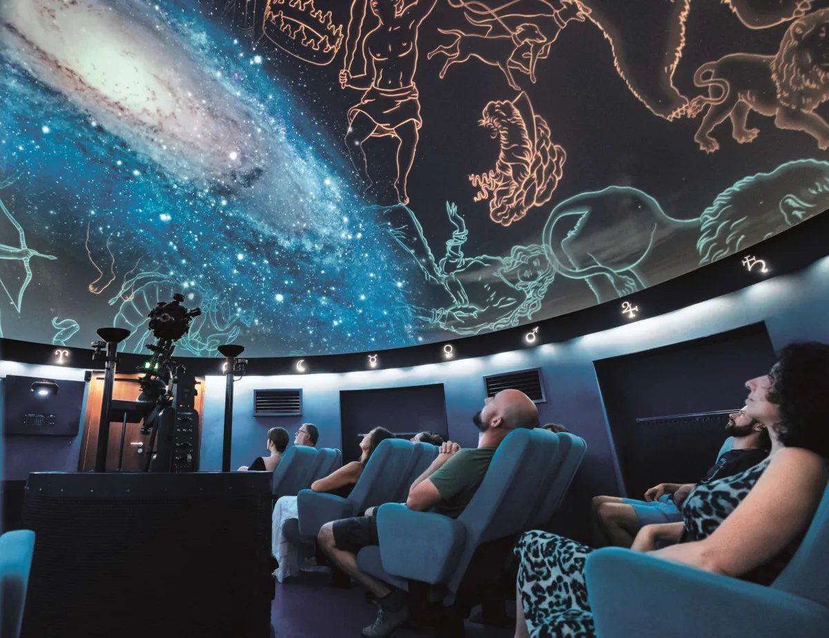 Krásnější a barevnější vesmír. Digitální planetárium dostalo nové projektory