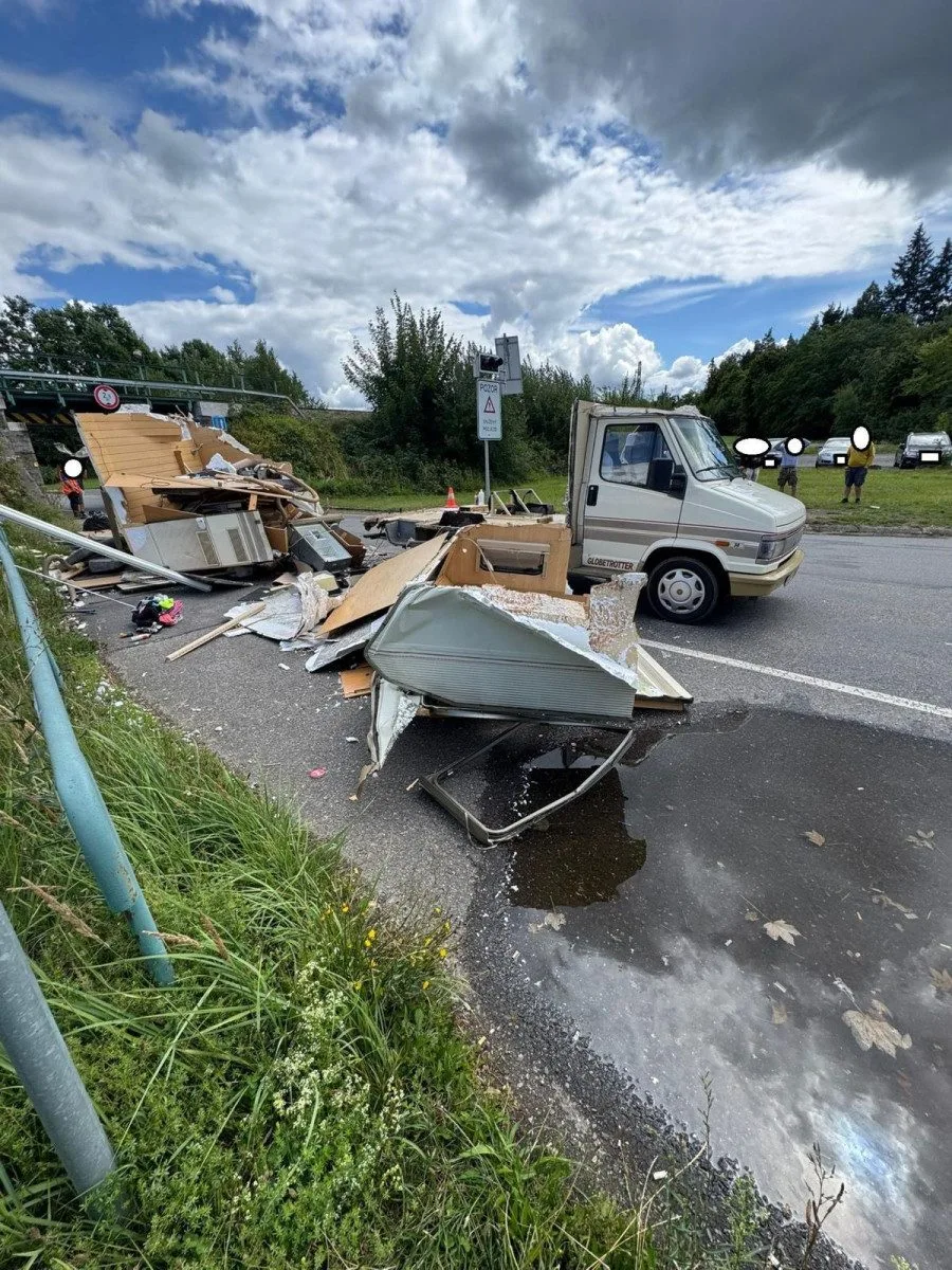 Viadukt u Jitexu skalpuje jedno auto za druhým. Letos už jich má na kontě deset