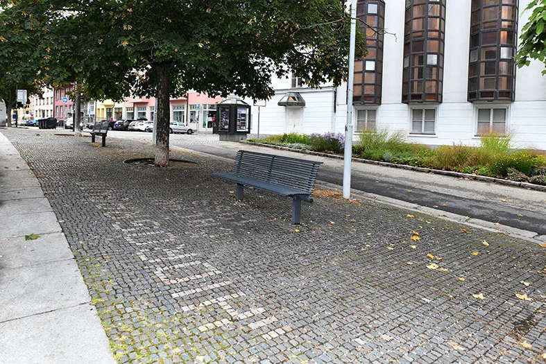 České Budějovice objektivem Milana Bindera a perem Martina Maršíka: Neviditelný nápis
