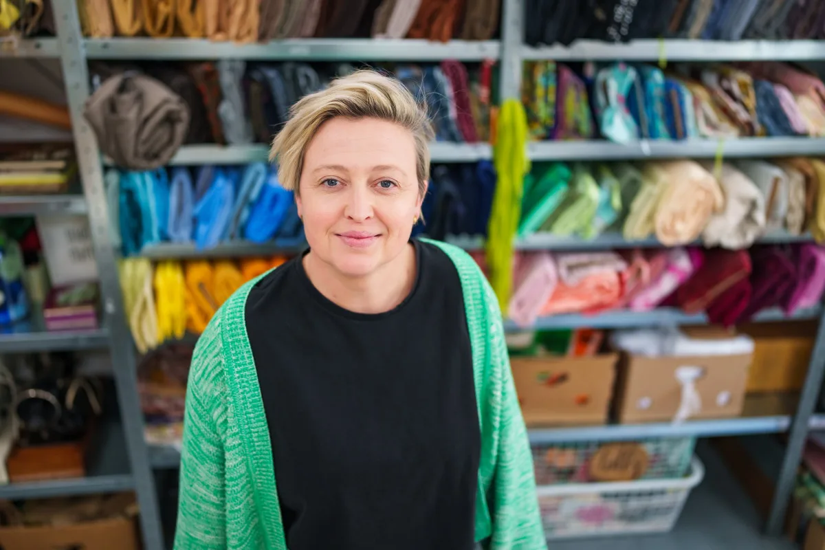 Cirkulární dům nabízí možnost nakoupit použité věci nebo produkty z nevyužitého materiálu, půjčovnu nábytku, nádobí i praktických věcí do domácnosti, prostor pro opravy s mistry nebo v rámci pravidelných Repair café.